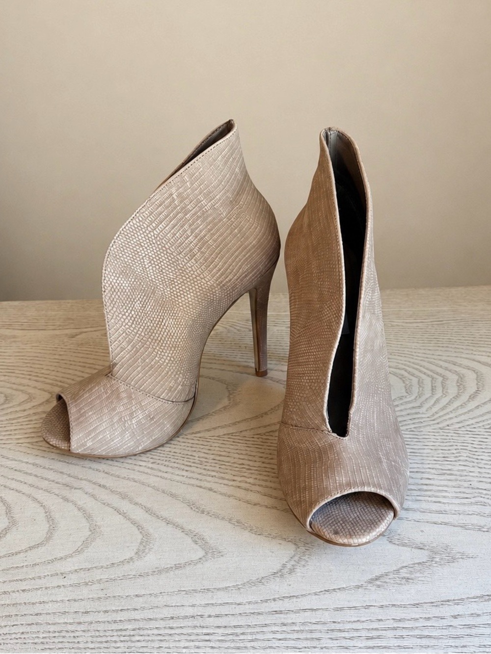 Steve Madden Stelth Leather Peep Toe Booties Lizard Embossed 7.5M NWOT